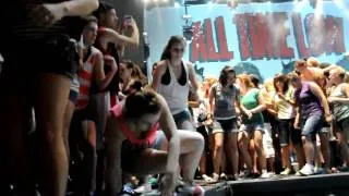 Thumbnail: Alex Gaskarth & Martin Johnson defending fans // Bamboozled Road Show @ Six Flags Over Texas