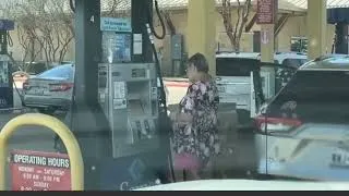 Thumbnail: Karen doesn't know how to Pump Gas