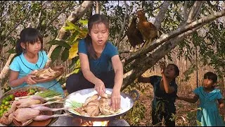 Thumbnail: Catch chicken in dry forest- Steamed chicken with spice so delicious for lunch