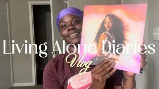 Thumbnail: Living Alone Diaries |Running 🏃🏿‍♀️ | Cooking 🧑‍🍳 |Cleaning 🧼| Starrgirl Vinyl Unboxing 💜
