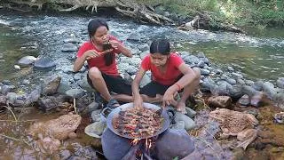 Thumbnail: Survival skills: Catch frog in river, Frog hot chili curry so Delicious food for dinner