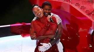 Thumbnail: During the Super Bowl, Usher and Alicia Keys were seen getting cosy during their performance