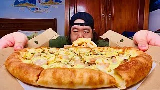 Thumbnail: Mukbang Special Show: Seafood Pizza With Pesto Sauce And Chinese Traditional Royal Sour Plum Drink.