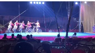 Thumbnail: ऐसा साइकिल बैलेंस पहले कभी नहीं देखा होगा! 😱 | Amazing World Circus Show #viral 