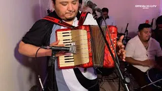 Thumbnail: Llorar y Llorar (En Vivo) - Grupo Macao de Alex y Johnny