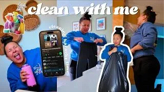 Thumbnail: bringing back my old clean with me + karaoke videos 🎤✨ cleaning motivation | page danielle