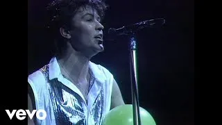 Thumbnail: Paul Young - Wherever I Lay My Hat/ Auld Lang Syne (Live from the Whistle Test, 1983)