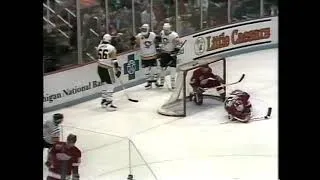 Thumbnail: March 24, 1992 - Penguins at Red Wings - 2nd Period - Mario Lemieux (40) (Tocchet, Stevens), 4:50