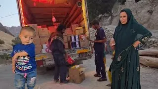 Thumbnail: Atabak car collides with another car and buys necessities from a street vendor