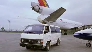 Thumbnail: Philippine Airlines DC-10 in "Spitfire" (1995)