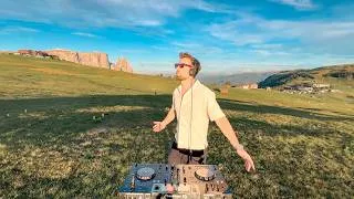Thumbnail: Melodic House Sunrise Mix (RÜFÜS DU SOL, &ME, Black Coffee, Adriatique, Parra for Cuva)