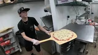 Thumbnail: An Hour of Nonstop Pizzas During Dinner Rush