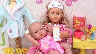 Thumbnail: Baby Doll is Crying! Mama Doll takes good care of her!