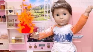 Thumbnail: Surprise! Pancakes Got Burnt! Doll Family Kitchen Adventure!