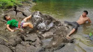Thumbnail: FULL VIDEO FISHING: Dig secretly in mud cracks to find fish - Catch fish to cooking - Primitive life