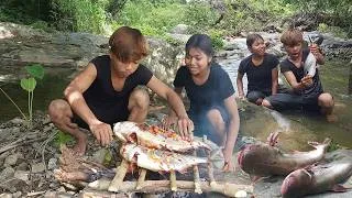 Thumbnail: Skills catch fish in river for survival food, Fish spicy roasted for dinner