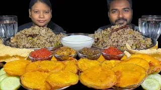 Thumbnail: Kali Urad Dal Khichdi, Garlic Chutney, Baingan Pakoda, Aloo Pakoda, Dahi, Papad & Achar Eating Show
