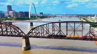 Thumbnail: Big Boy 4014 Passes Gateway Arch in St. Louis, MO on MacArthur Bridge!!