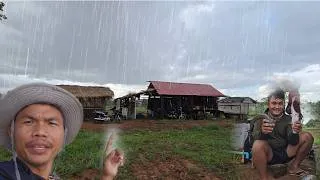 Thumbnail: Cooking in a rice hut with the rain falling, the atmosphere is very peaceful.