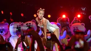 Thumbnail: Miley Cyrus | 2013 MTV VMAs.