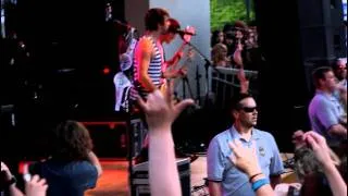 Thumbnail: Weightless - All Time Low (live)