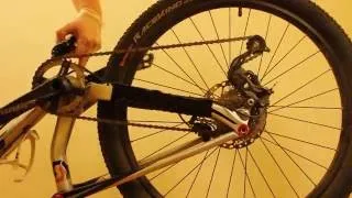 Thumbnail: Cleaning a bicycle chain with WD-40 and then relubing it