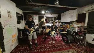 Thumbnail: The Blueberries - Seven nation Army (The White Stripes)