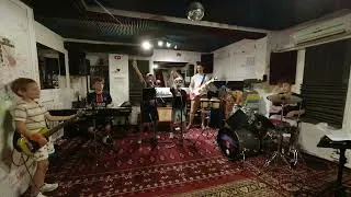 Thumbnail: The Blueberries - Eye of the Tiger (Survivor)