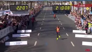 Thumbnail: Marathon runner crawls across line in dramatic finish (EXTREEM DETERMINATION)