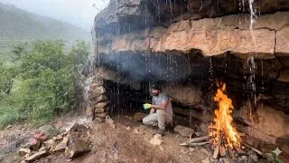 Thumbnail: Caught in heavy rain and thunderstorm. Building a emergency shelter to survive in bad conditions