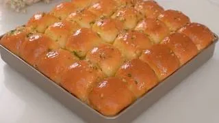 Thumbnail: Pillowy Soft Honey Garlic Yeast Rolls 🍞🍞🍞