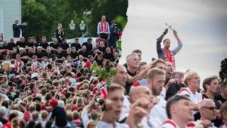 Thumbnail: Ro! Ro! Ro! Crown Prince Haakon leads Norway’s National Football Team at the Palace
