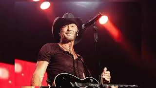 Thumbnail: Tim McGraw has an unexpected moment during his Cincinnati concert and this is how he reacted