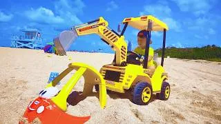 Thumbnail: The Red Car Won’t Move! Senya Tries to Get It Out of the Sand