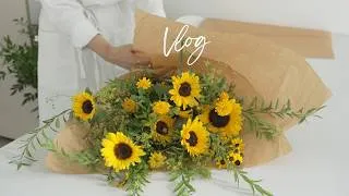 Thumbnail: 비 오는 날 꽃집의 하루 | 빗소리 들으며 여름 꽃다발 만들기 | 플로리스트 책 소개