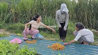 Thumbnail: The old woman was furious at Sinh's mother's attitude regarding the debt.