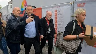 Thumbnail: Stephen Hendry rushes by Snooker Fans - 2024 World Snooker Championship