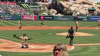 Thumbnail: Michael King warming up