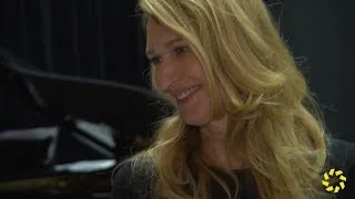 Thumbnail: Stefanie Graf zeigt Herz