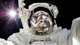 Thumbnail: YouTubers VS Astronauts