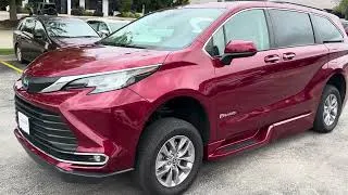 Thumbnail: 2022 BraunAbility Toyota Sienna XLE Wheelchair Van #NS111851 | SuperiorVan.com