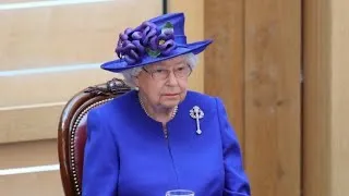 Thumbnail: Queen Elizabeth II.: Palast bezieht Stellung! DAS sagt die Queen zum Skandal-Interview