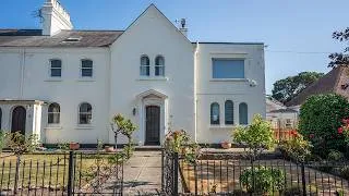 Thumbnail: Victorian cottage on Sandbanks
