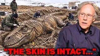 Thumbnail: Scientists Found a Perfectly Preserved Dinosaur With Skin and Organs Fully Intact