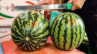Thumbnail: 53년, 2대째 전통 과일 아저씨! / 과일자르기 달인! / Amazing Cutting Skill, Delicious Fruit | Korea Street Food