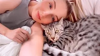 Thumbnail: The cat started talking so her mom wouldn’t feel alone