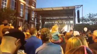 Thumbnail: Kelly Pickler