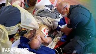 Thumbnail: Terrifying Moment Man's Heart Completely Stops | Paramedics S3 E1-3
