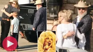 Thumbnail: Dolly Parton's devastated loved ones gather at Nashville burial site