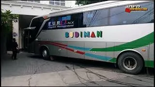 Thumbnail: DON'T SAY YOU CAN'T IF YOU HAVEN'T TRIED IT!!! Parking a Bus in a Narrow Lot